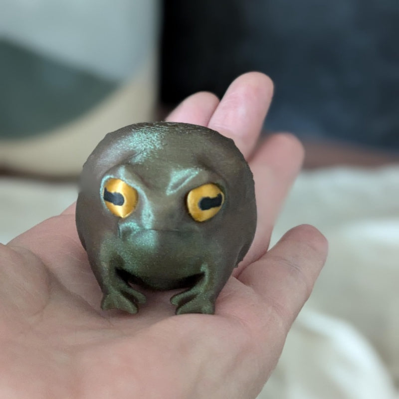 Judgmental Frog Desk Buddy